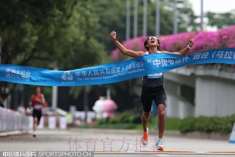 一线连双城的十一个小时——全运会历史上首次跨境马拉松赛直击 一线连双城的十一个小时——全运会历史上首次跨境马拉松赛直击